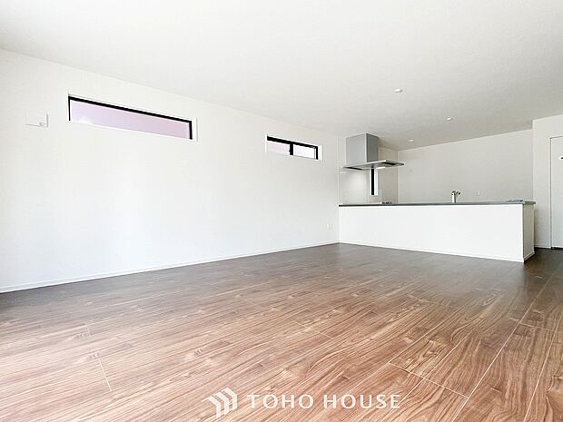 家族と過ごすひと時を溢れる光が優しく包み込むリビングダイニング。