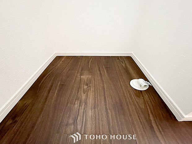 洗濯機を配置しても十分なスペースを確保しております。