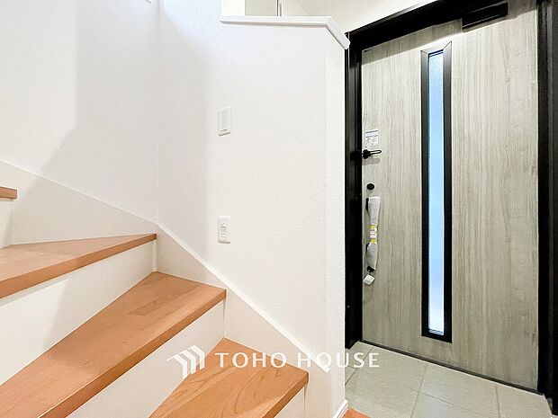 帰り着くたびに洗練されたテイストの空間に迎えられ誇りと喜びを感じる玄関まわりです。