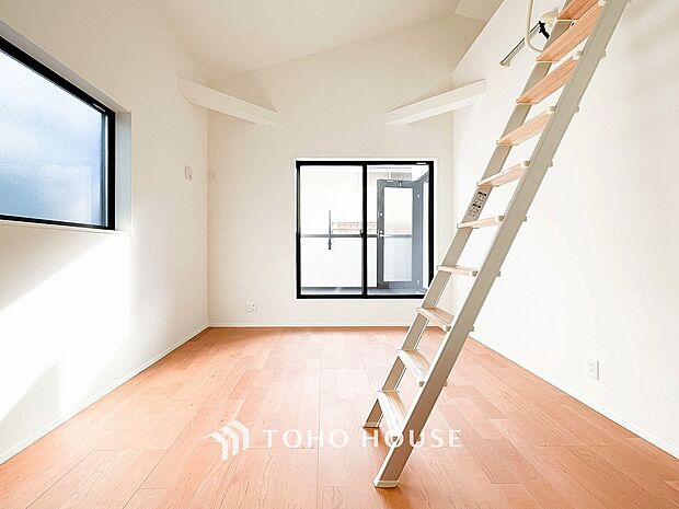 穏やかな風と陽光を導き、プライバシーに配慮された設計プランを採用し、居住性を一段と心地よいものにしています。