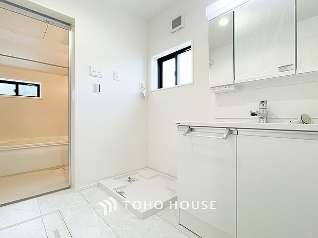 清潔感のあるプライベート空間は、身だしなみチェックや肌のお手入れに最適です。