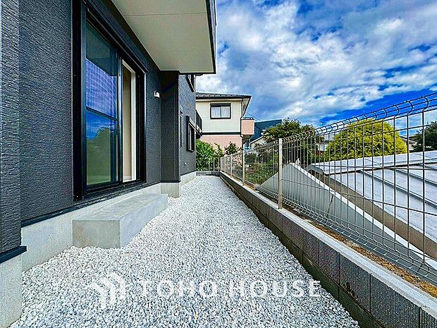 毎日の暮らしの中に癒しを与えてくれるお庭スペース。