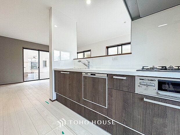 対面キッチンでリビングのご家族と会話を楽しみながらお料理できます。