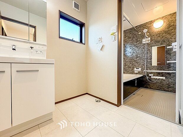 清潔感のあるプライベート空間は、身だしなみチェックや肌のお手入れに最適です。