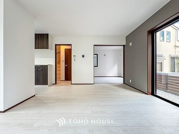 開放感あるリビングダイニング。ご家族とのんびりしたひと時を過ごせますね。