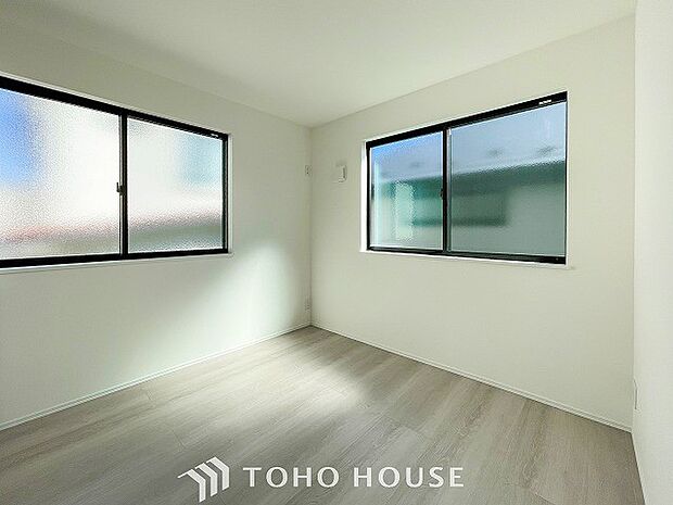 一日の疲れをいやしてくれる主寝室。自分時間を快適に過ごすプライベートルーム。