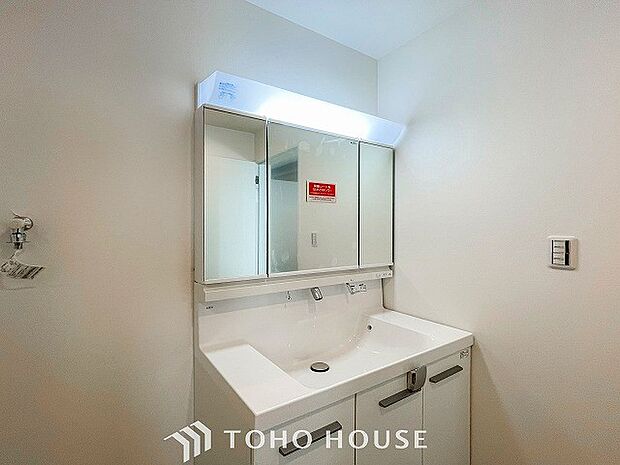 洗面台・洗面所十分な大きさの洗面台は、朝の慌ただしい時間でも余裕とゆとりを感じて頂けます。