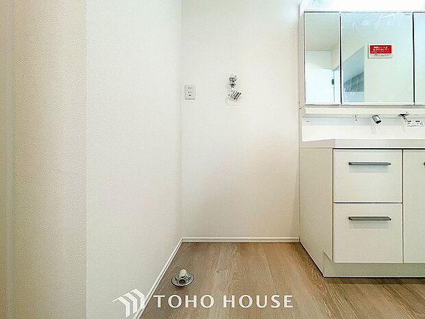 洗濯機を配置しても十分なスペースを確保しております。