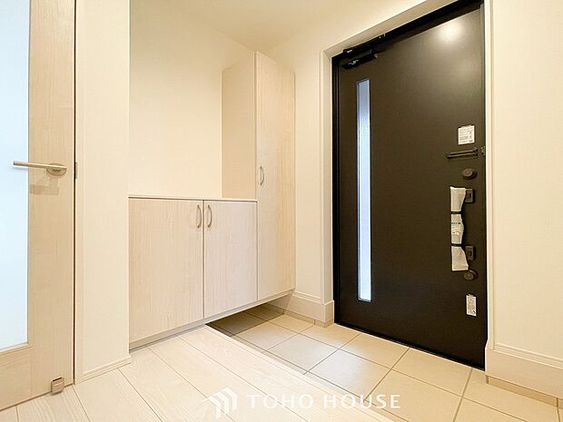 帰り着くたびに洗練されたテイストの空間に迎えられ誇りと喜びを感じる玄関まわりです。