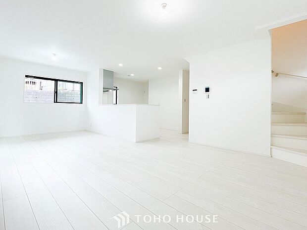 落ち着いた雰囲気に包まれた伸びやかな空間で、ゆったりと家族団らんの時間を過ごせます。