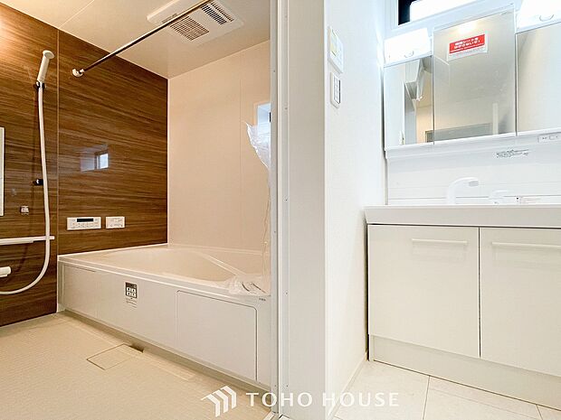 清潔感のあるプライベート空間は、身だしなみチェックや肌のお手入れに最適です。