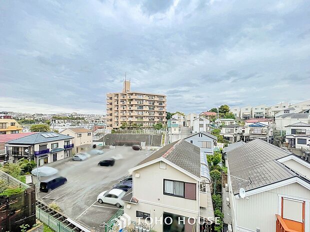 開放的で気持ちの良い眺望と青い空を満喫できます。