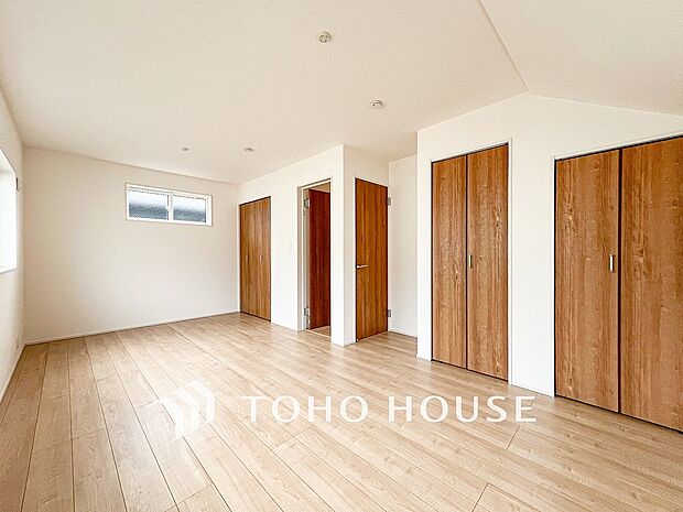 1日の疲れを癒し、心地よく寛げるようゆったりとした広さを確保しています。