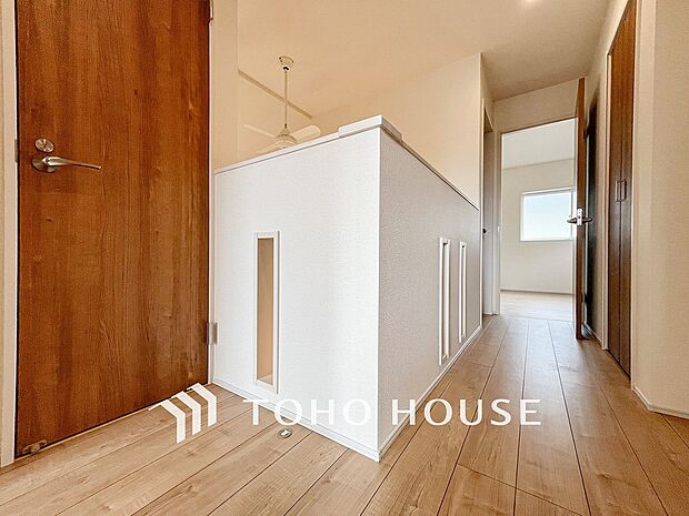 やわらかな陽射しがふりそそぎ、ゆったりした時間が流れる室内。