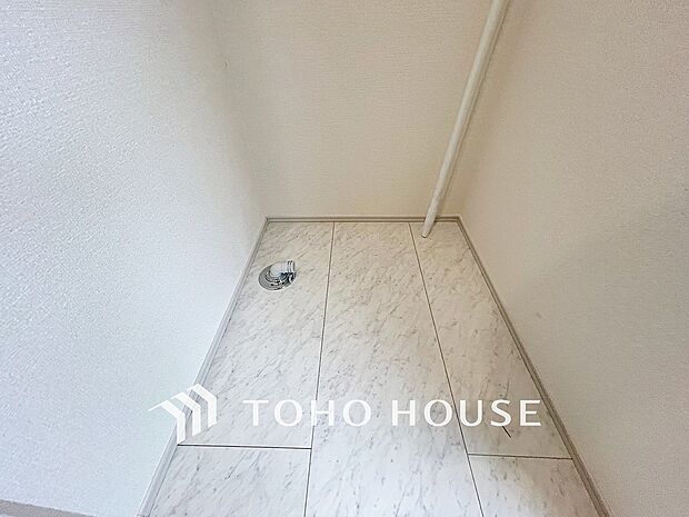 洗濯機を配置しても十分なスペースを確保しております。