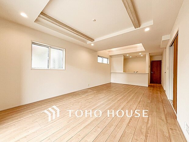 忙しい朝でも、しっかり家族が揃って食事をして頂けるゆとりある大きさのダイニングスペース。