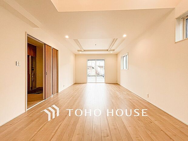 光と風があふれる開放的なリビングダイニングには自然と家族みんなが集まってきます。