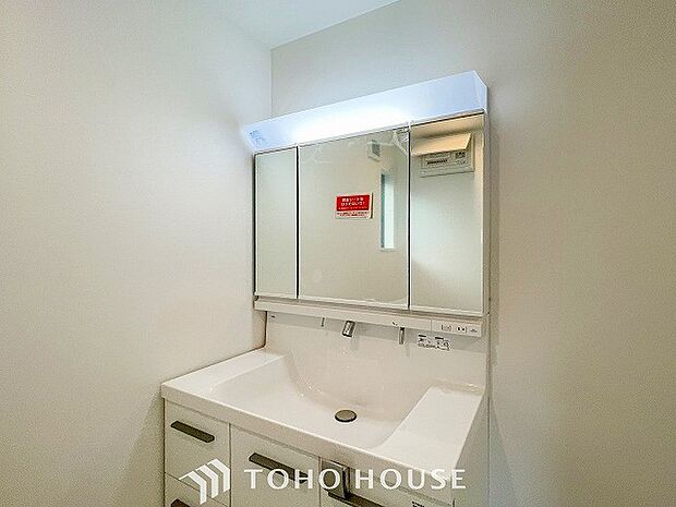 洗面台・洗面所十分な大きさの洗面台は、朝の慌ただしい時間でも余裕とゆとりを感じて頂けます。