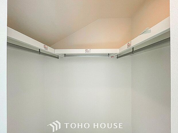 衣類だけでなく大きな荷物も収納でき、お部屋がすっきりします。