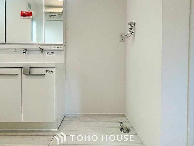 洗濯機を配置しても十分なスペースを確保しております。