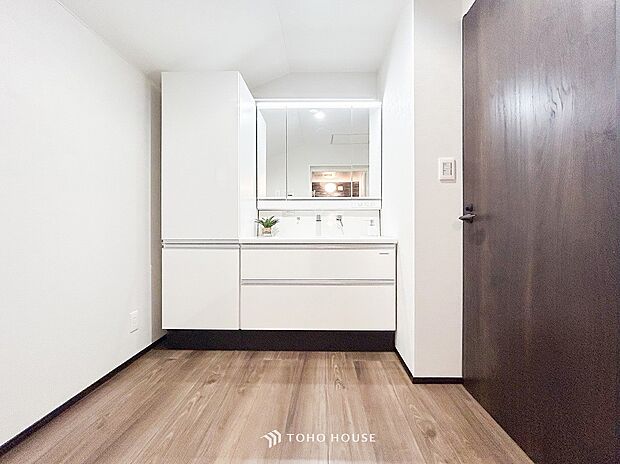 清潔感のあるプライベート空間は、身だしなみチェックや肌のお手入れに最適です。