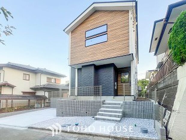 表現された空間は豊かな光と風を纏い、暮らしの時間を豊かにしてくれます。