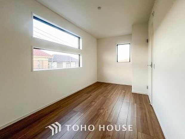 1日の疲れを癒し、心地よく寛げるようゆったりとした広さを確保しています。