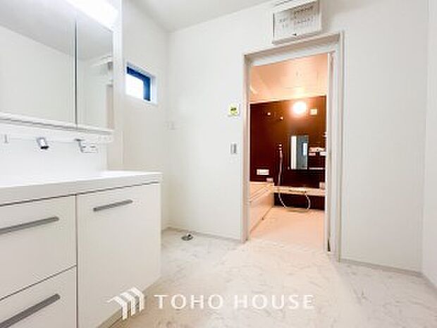 清潔感のあるプライベート空間は、身だしなみチェックや肌のお手入れに最適です。