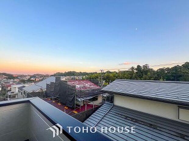 開放的で気持ちの良い眺望と青い空を満喫できます。