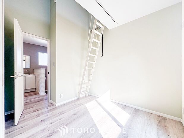 一日の疲れをいやしてくれる主寝室。自分時間を快適に過ごすプライベートルーム。