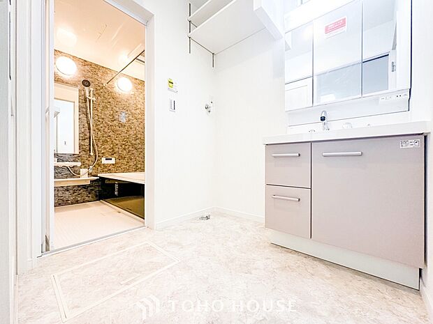 清潔感のあるプライベート空間は、身だしなみチェックや肌のお手入れに最適です。