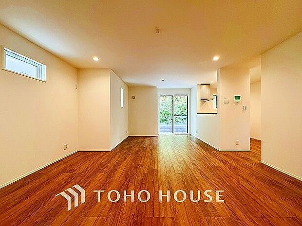 忙しい朝でも、しっかり家族が揃って食事をして頂けるゆとりある大きさのダイニングスペース。