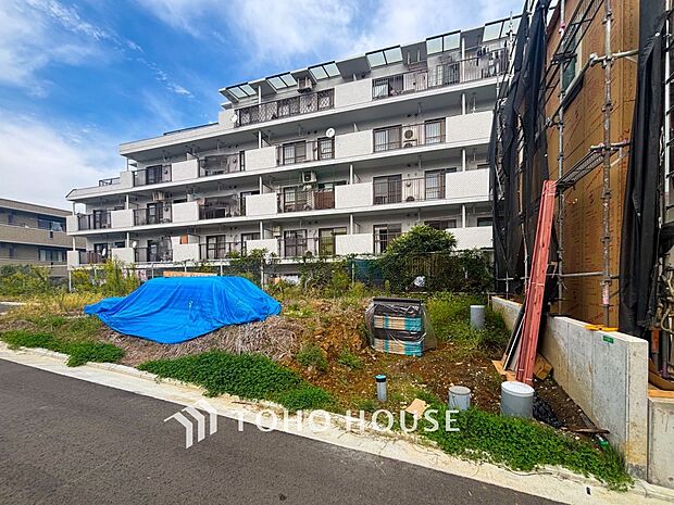 風を感じ青い空から太陽の恵みを感じる温もり溢れる佇まい。