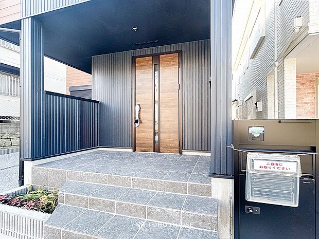 帰り着くたびに洗練されたテイストの空間に迎えられ誇りと喜びを感じる玄関まわりです。