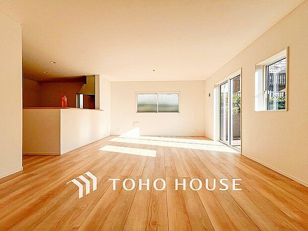 落ち着いた雰囲気に包まれた伸びやかな空間で、ゆったりと家族団らんの時間を過ごせます。