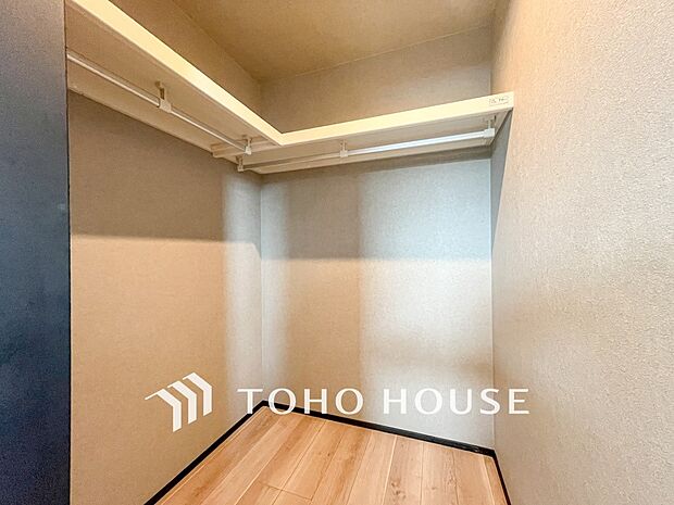 衣類だけでなく大きな荷物も収納でき、お部屋がすっきりします。