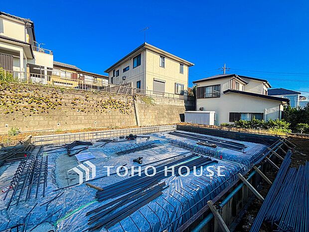 風を感じ青い空から太陽の恵みを感じる温もり溢れる佇まい。