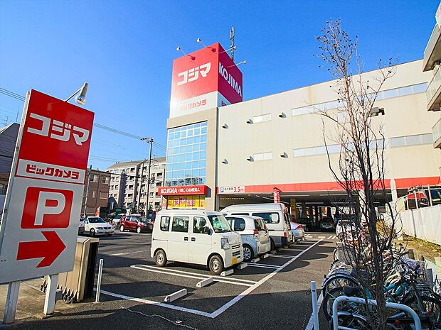 生活家電からパソコン、携帯電話やゲームなど品揃え豊富に取り揃えた大型家電量販店。