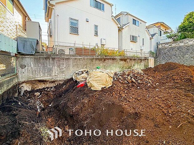 閑静な住宅街の陽当りに恵まれた土地で寛ぎに満ちた生活を。
