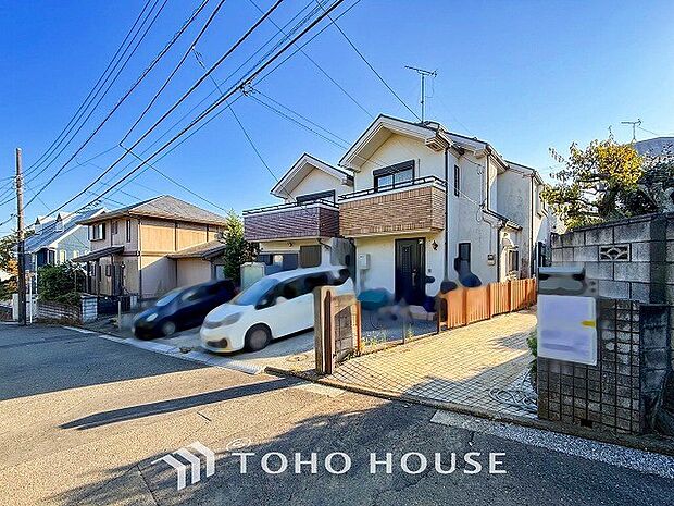 落ち着きのある閑静な住宅街に佇む邸宅。きっとここからご家族のかけがえのない想い出が作られることでしょう。