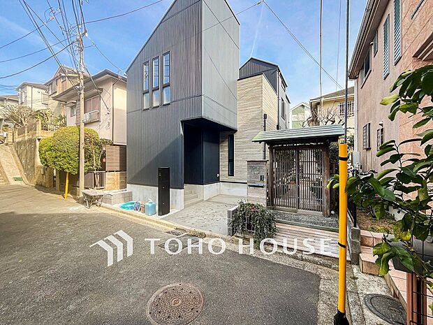 閑静な住宅街の一角、ひと時のくつろぎが生まれ、ゆっくりと愛着が育まれていきます。