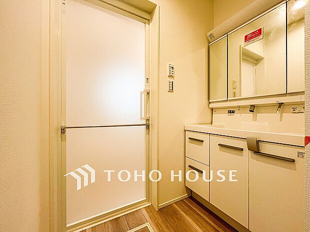 清潔感のあるプライベート空間は、身だしなみチェックや肌のお手入れに最適です。