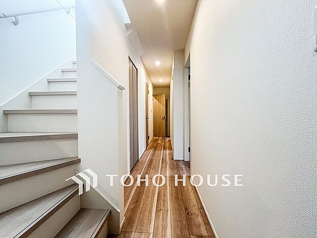 やわらかな陽射しがふりそそぎ、ゆったりした時間が流れる室内。