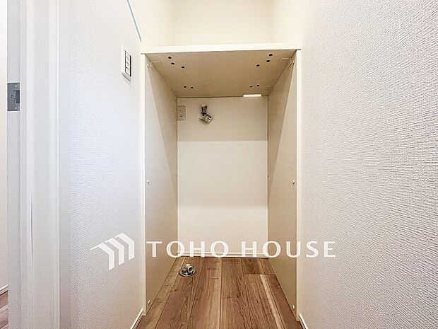 洗濯機を配置しても十分なスペースを確保しております。