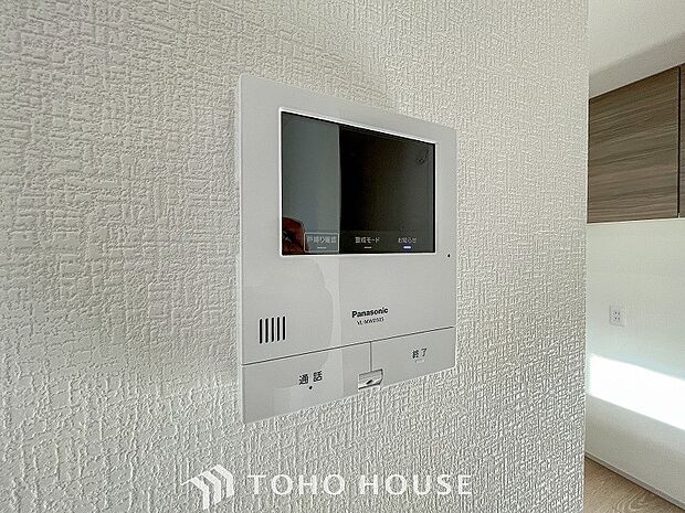 誰が来てもわかる様にモニター付きインターホンを設置。