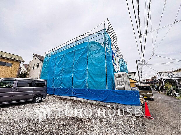 住む人を映し出す洗練された佇まいは、いつまでも輝き続けながらいつしか街の風景に溶け込んでいきます。