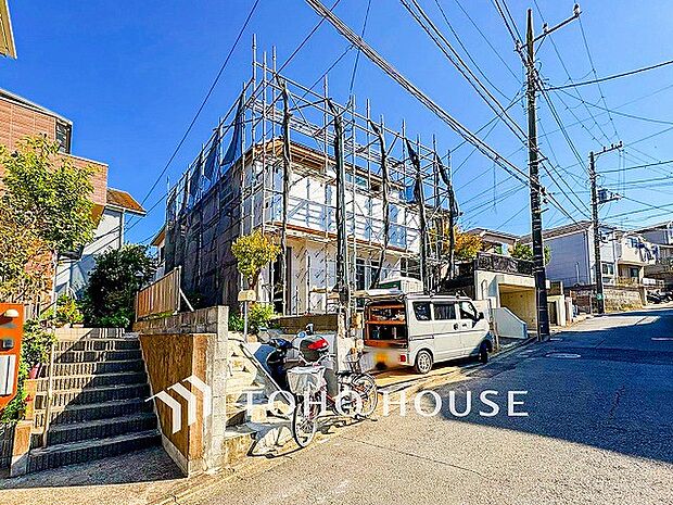 爽やかな青空の下に贅沢なほどに降り注ぐ陽光、豊かな居住性と、クオリティが見事に調和した住空間。