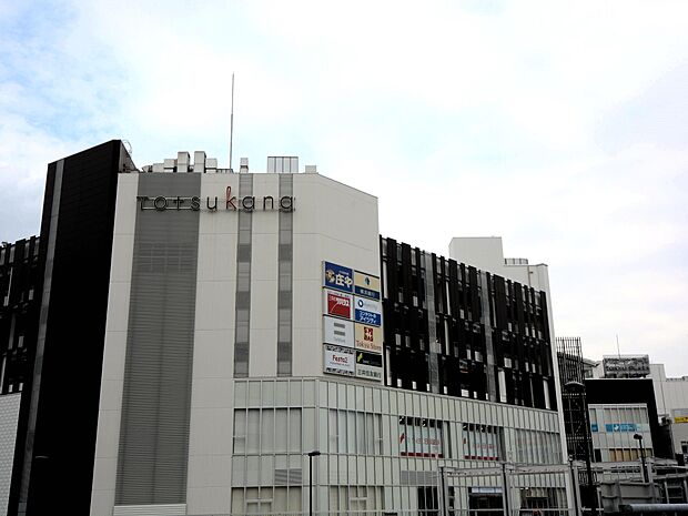 戸塚駅西口に直結。 東急プラザと隣接しており、ファッション・レストランなど幅広く展開されています。