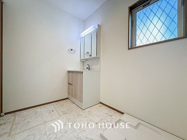 清潔感のあるプライベート空間は、身だしなみチェックや肌のお手入れに最適です。