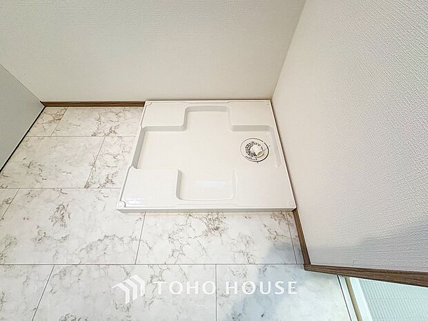 洗濯機を配置しても十分なスペースを確保しております。